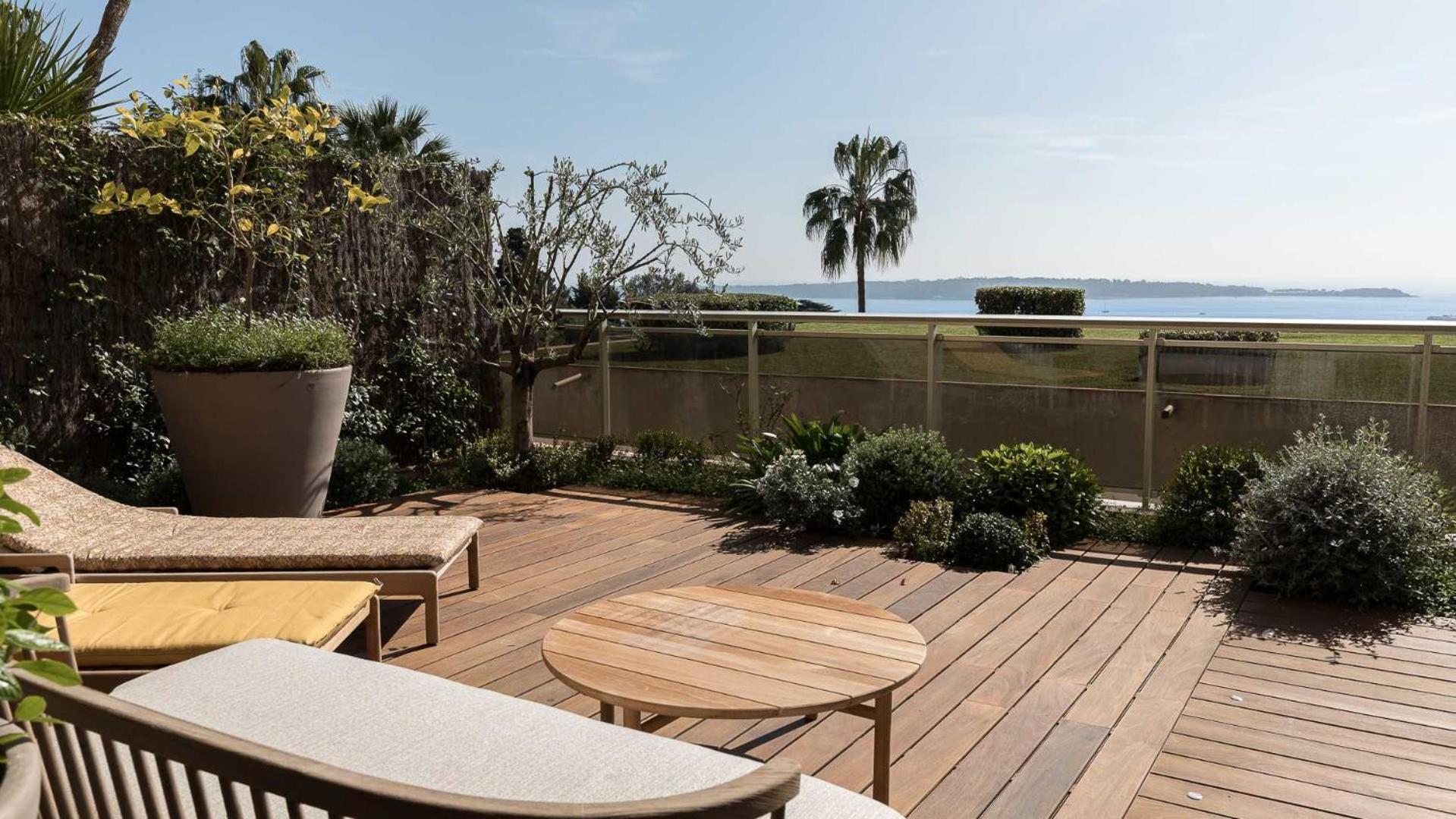 Luxury With Terrace - Sea View Apartment